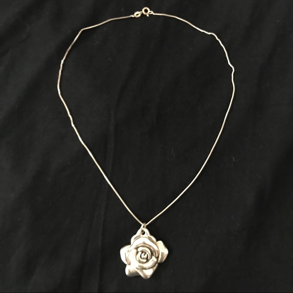 Beautiful 925 Sterling Silver Rose Necklace - Picture 2 of 4